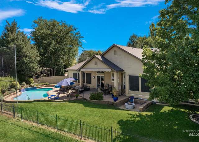 Property at 4600 W Brassie Ct, Meridian, ID 83646, 4 beds, 3 baths