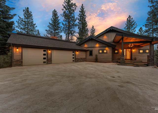 Property at 17 Madelyn Ct, Garden Valley, ID 83622, 4 beds, 3.5 baths