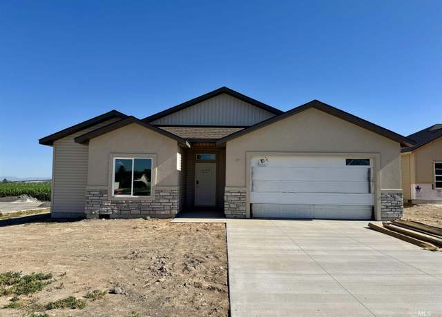 Property at 902 23rd Ave E, Jerome, ID 83338, 3 beds, 3 baths