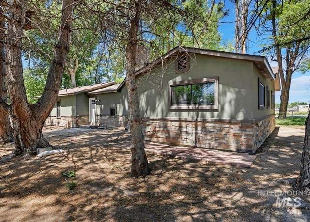 Property at 169 W 200 N, Jerome, ID 83316, 4 beds, 2 baths