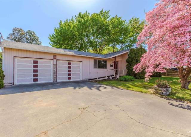 Property at 3709 11th St, Lewiston, ID 83501, 4 beds, 2.5 baths