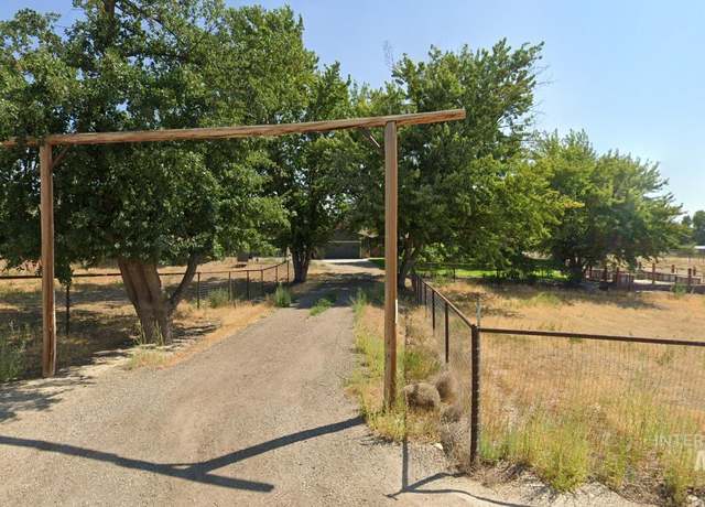 Property at 4770 N Park Ln, Eagle, ID 83616, 4 beds, 2 baths