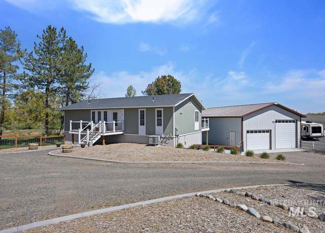 Property at 118 E 530 S, Jerome, ID 83338, 4 beds, 3 baths