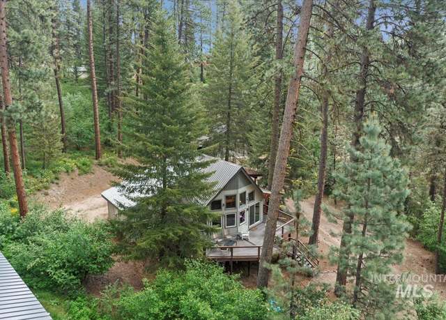 Property at 36 Sleepy Hollow Loop, Garden Valley, ID 83622, 3 beds, 2.5 baths
