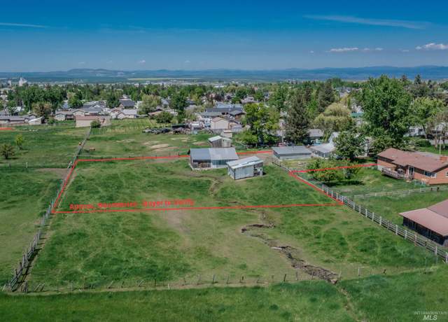Property at 1304 Scott St, Grangeville, ID 83530, 4 beds, 3 baths
