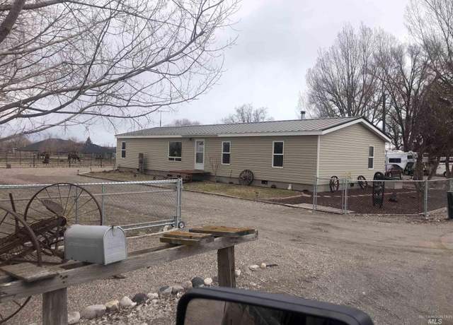 Property at 222 W Linden Ave, Chubbuck, ID 83202, 4 beds, 2 baths