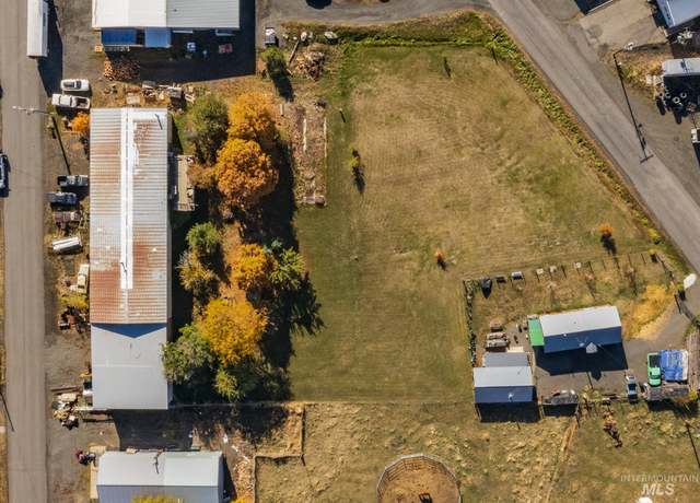 Property at 702 N D St, Grangeville, ID 83530, 4 beds, 3 baths