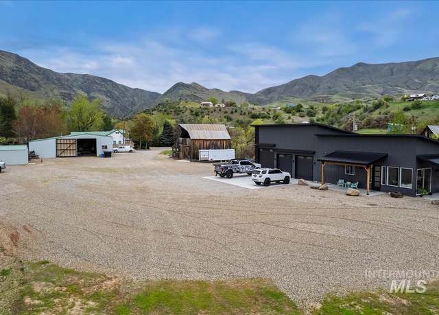 Property at 61 Harris Creek Rd, Horseshoe Bend, ID 83629, 5 beds, 4 baths