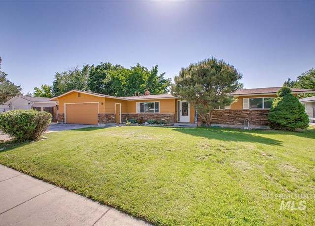 Property at 2175 N Fairmeadow Dr, Boise, ID 83704, 3 beds, 2.5 baths