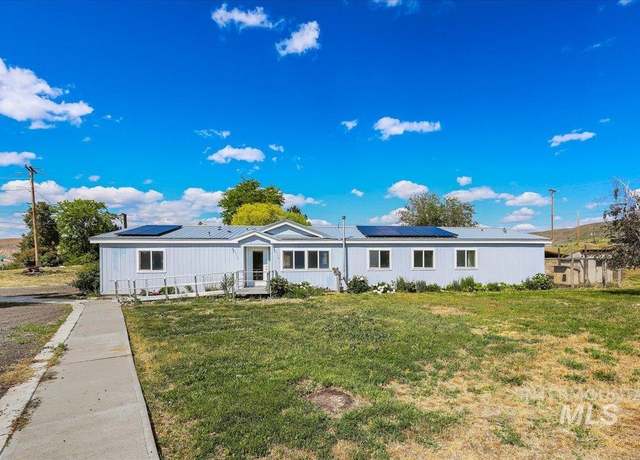 Property at 1450 E 11th St, Weiser, ID 83672, 4 beds, 2 baths