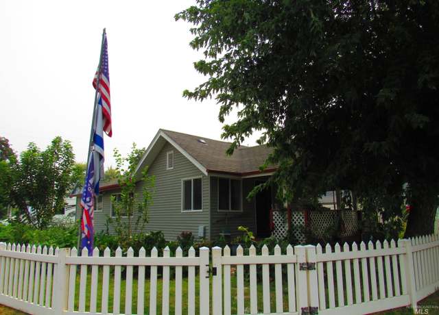 Property at 601 12th St, Clarkston, WA 99403, 4 beds, 2 baths