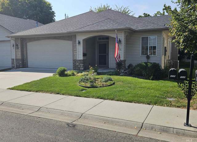 Property at 336 S Golden Eagle Ln, Eagle, ID 83616, 2 beds, 2 baths
