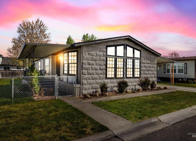 Property at 9504 W Glen Ellyn Ln, Boise, ID 83704, 3 beds, 2 baths