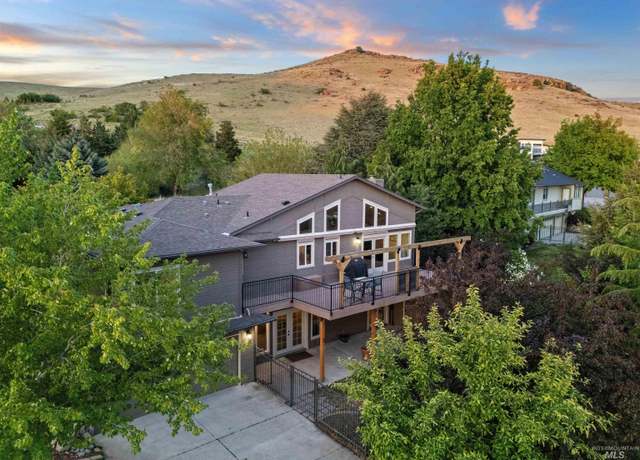 Property at 1658 S Trent Point Way, Boise, ID 83712, 3 beds, 2.5 baths