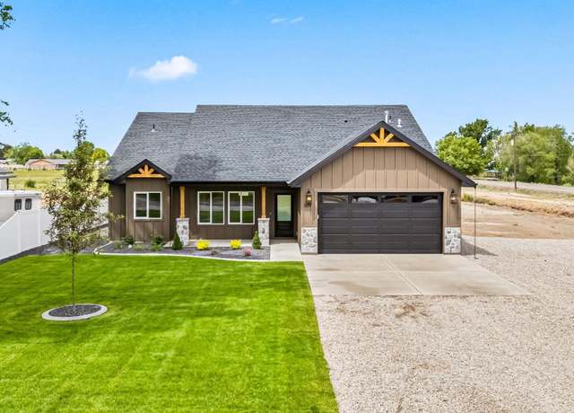 Property at 329 W Blvd, New Plymouth, ID 83655, 3 beds, 2 baths