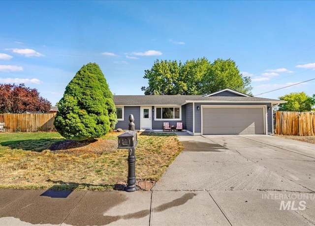 Property at 510 Laurel Dr, Mountain Home, ID 83647-3307, 3 beds, 2 baths