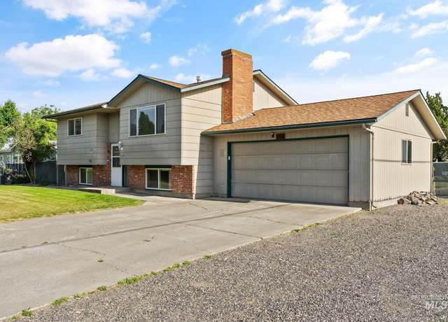 Property at 2045 11th Ave, Clarkston, WA 99403, 4 beds, 2 baths