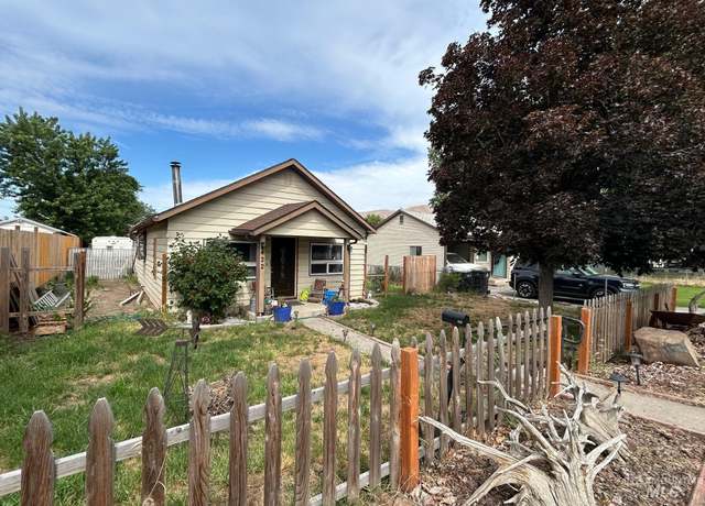 Property at 422 8th St, Clarkston, WA 99403, 2 beds, 1 bath