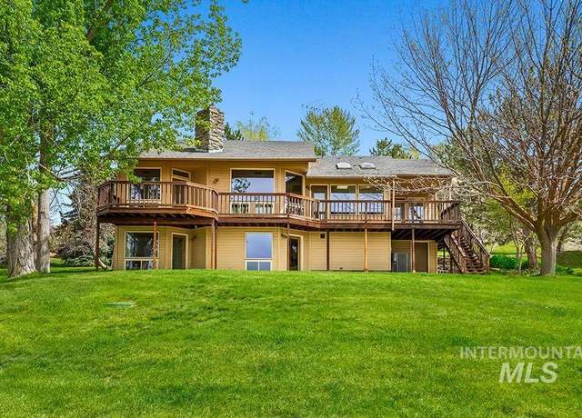 Property at 8425 W Spring Creek Way, Boise, ID 83714, 3 beds, 2.5 baths