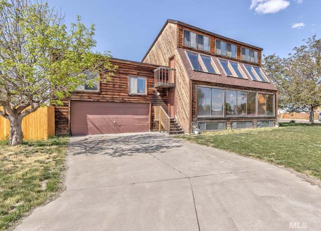 Property at 977 SW 3rd St, Ontario, OR 97914, 5 beds, 3 baths