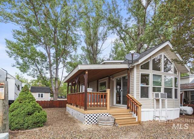 Property at 32 C St, Cascade, ID 83611, 1 bed, 1 bath
