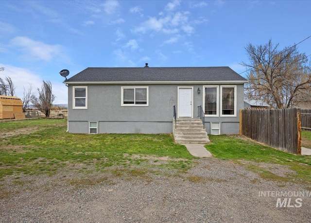 Property at 532 W 2nd Ave, Gooding, ID 83330, 4 beds, 1 bath