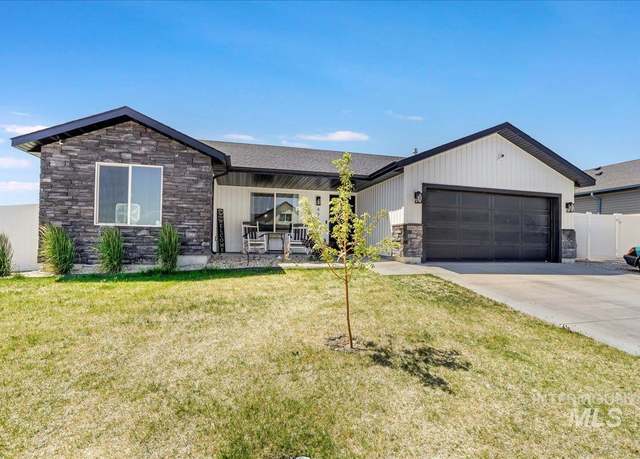 Property at 498 Jesse Ave, Twin Falls, ID 83301, 4 beds, 2 baths