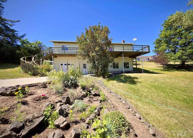Property at 308 W Frank St, Uniontown, WA 99179, 3 beds, 2 baths