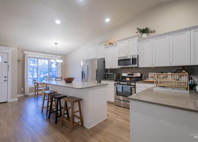Property at 2212 E Ringneck St, Meridian, ID 83646, 3 beds, 2 baths