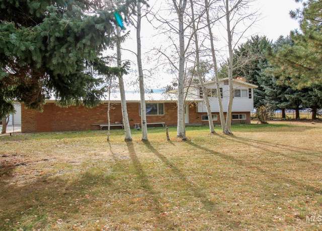 Property at 33 E 220 S, Burley, ID 83318, 3 beds, 2.5 baths