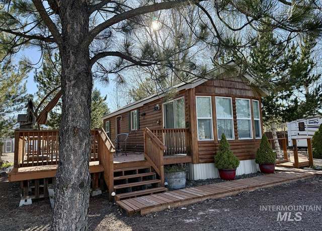 Property at 2 & 4 P St, Cascade, ID 83611, 1 bed, 1 bath