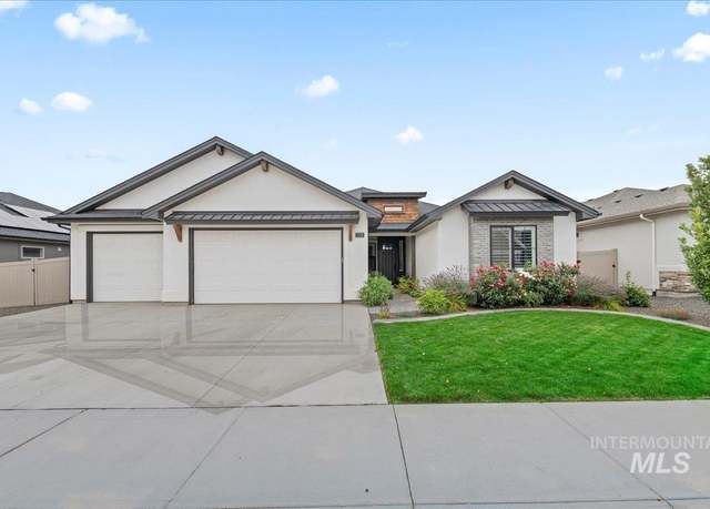 Property at 1722 N Peakhurt Ave, Kuna, ID 83634, 3 beds, 2 baths