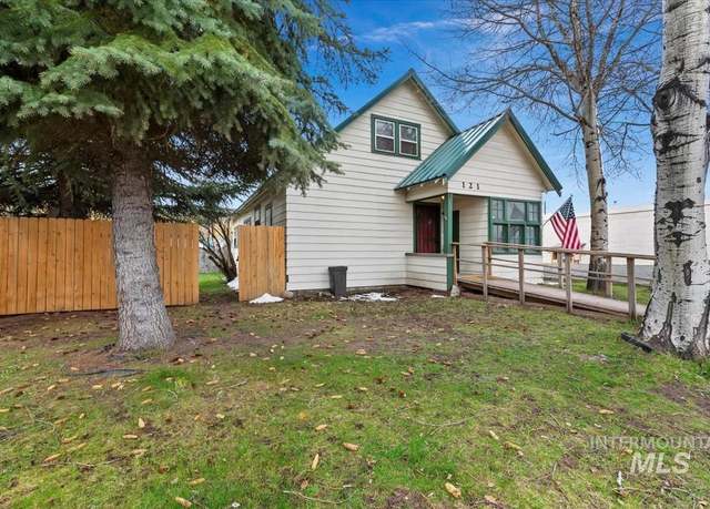 Property at 121 S Main St, Cascade, ID 83611, 3 beds, 2 baths