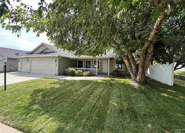 Property at 3167 N Wolverine Ave, Meridian, ID 83646, 4 beds, 2 baths