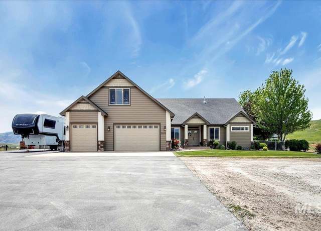 Property at 5880 Sweet Ola Hwy, Sweet, ID 83670, 4 beds, 3.5 baths