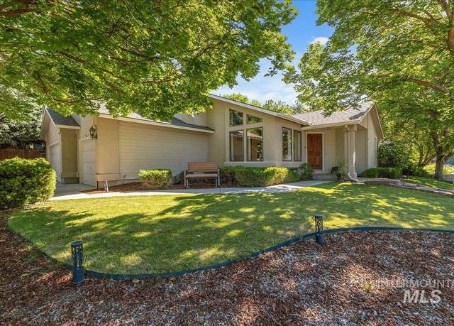 Property at 5594 N Northwall Pl, Boise, ID 83703-3225, 4 beds, 3 baths