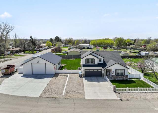 Property at 2007 S Surrey Rd, Boise, ID 83709, 3 beds, 3 baths