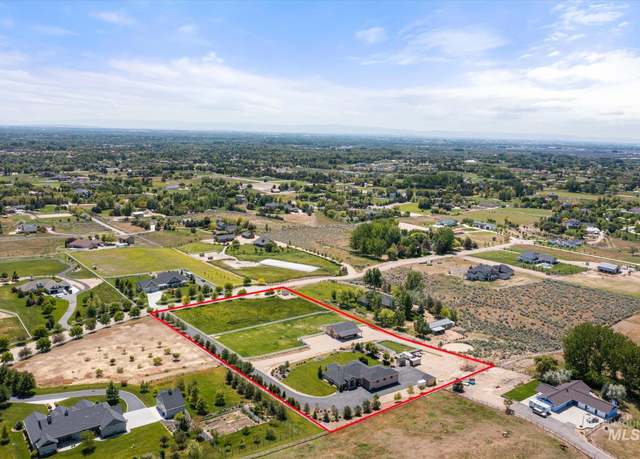 Property at 550 W Heikes Ln, Eagle, ID 83616, 3 beds, 2.5 baths