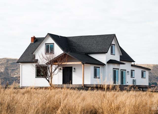 Property at 3020 W Sales Yard Rd, Emmett, ID 83617, 4 beds, 3.5 baths