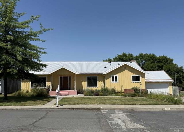 Property at 703 Jefferson St, Grangeville, ID 83530, 3 beds, 2 baths