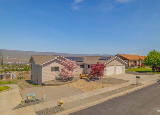 Property at 1635 25th Ave, Lewiston, ID 83501, 4 beds, 2.5 baths