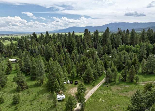 Property at 390 Moon Dr, Mccall, ID 83638