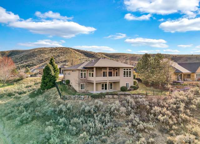 Property at 2272 W Winter Camp Dr, Boise, ID 83703, 5 beds, 3 baths