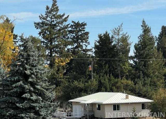 Property at 806 6th Ave, Nezperce, ID 83543, 4 beds, 2 baths