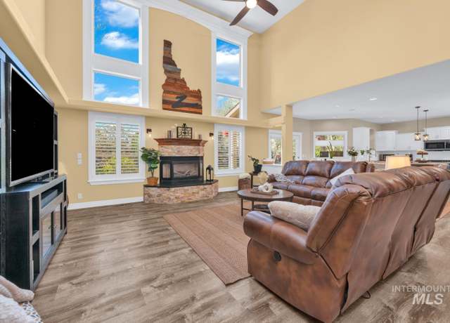Property at 1645 S River Grove Way, Eagle, ID 83616, 4 beds, 3 baths