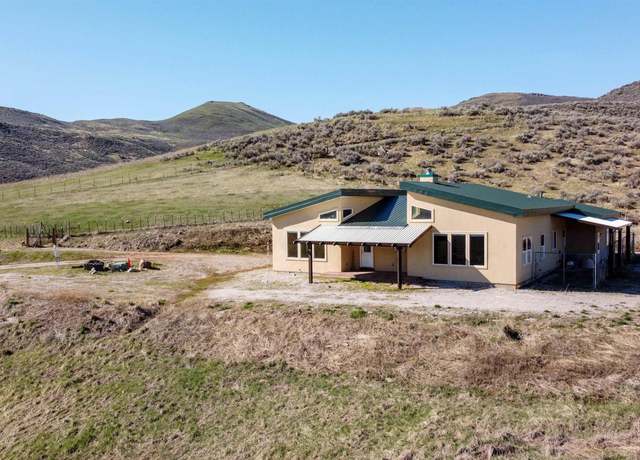 Property at 107 Shirley Ln, Horseshoe Bend, ID 83629, 2 beds, 2.5 baths