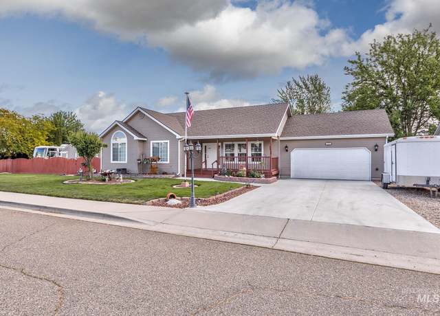 Property at 910 Jonathan St, Fruitland, ID 83619, 3 beds, 2 baths