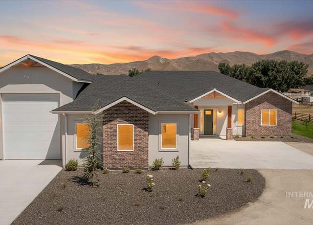 Property at 1360 Jordan Ln, Emmett, ID 83617, 3 beds, 3 baths