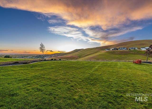 Property at 5792 E Marmount Ct, Boise, ID 83716, 4 beds, 3.5 baths