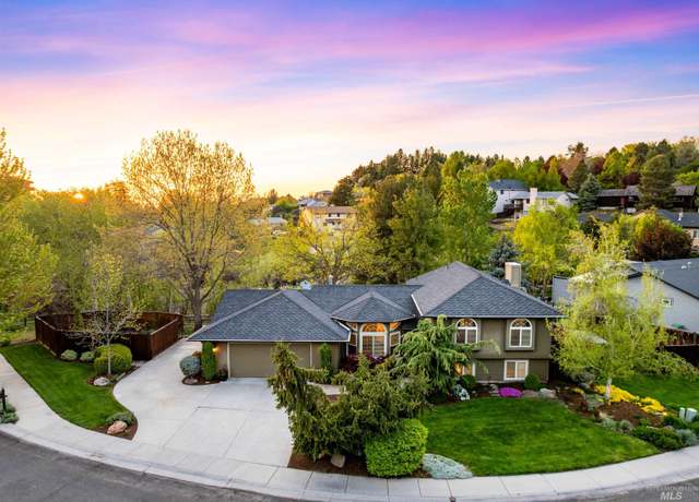 Property at 2346 E Roanoke Dr, Boise, ID 83712-7535, 5 beds, 3.5 baths